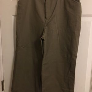 NWT Croft & Barrow Khaki Capri Pant Women Size 6 Stretch